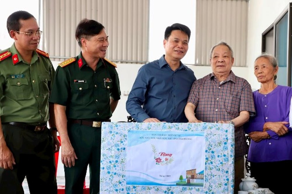 Lãnh đạo tỉnh Hải Dương thăm hỏi gia đình được hỗ trợ xoá nhà tạm, nhà dột nát